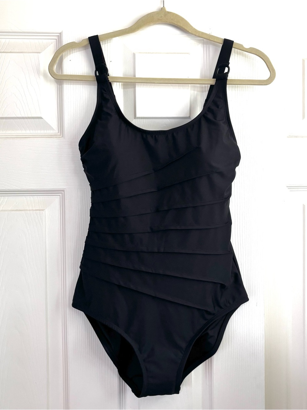 DKNY Starburst One-Piece Black Ruched Swimsuit Womens Medium NWOT Scoop Neck - Picture 2 of 12